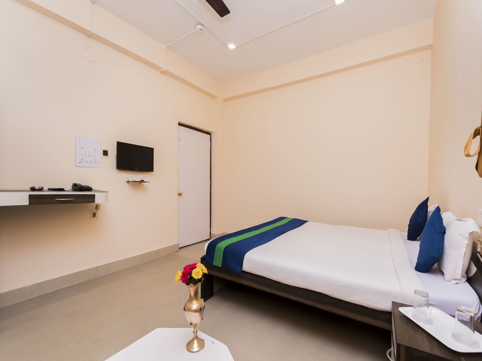Oyo 8998 Hotel Aayash Liluāh Esterno foto