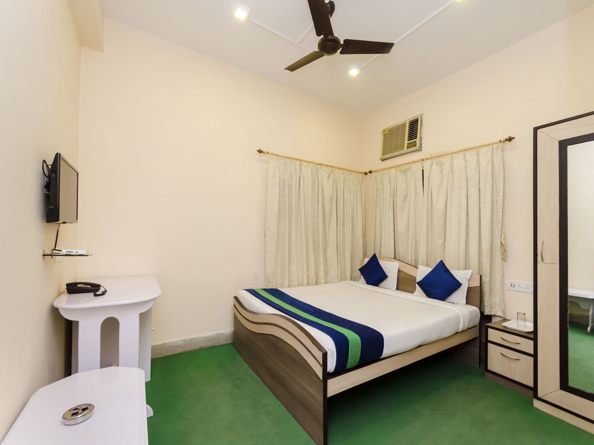 Oyo 8998 Hotel Aayash Liluāh Esterno foto