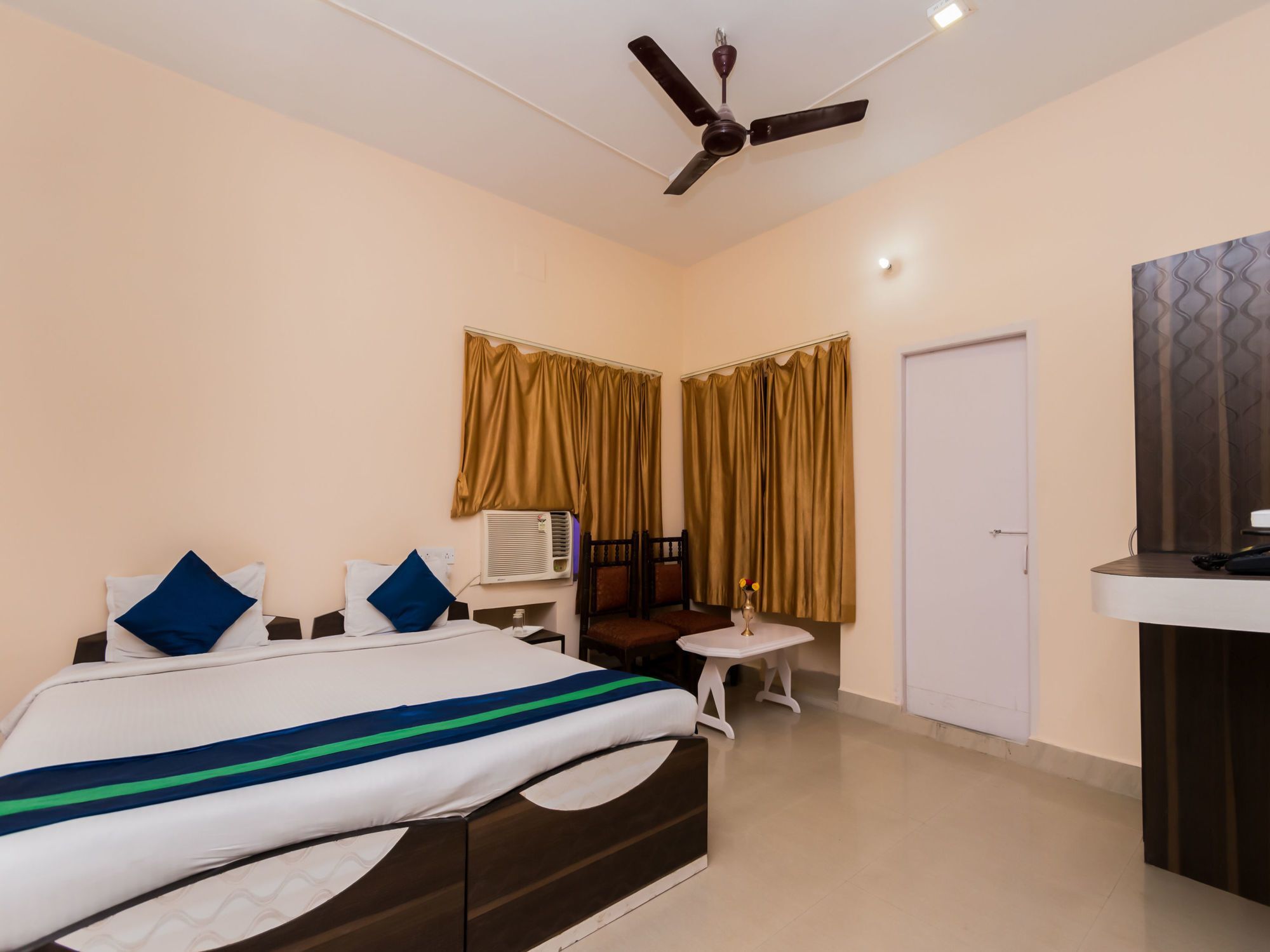 Oyo 8998 Hotel Aayash Liluāh Esterno foto