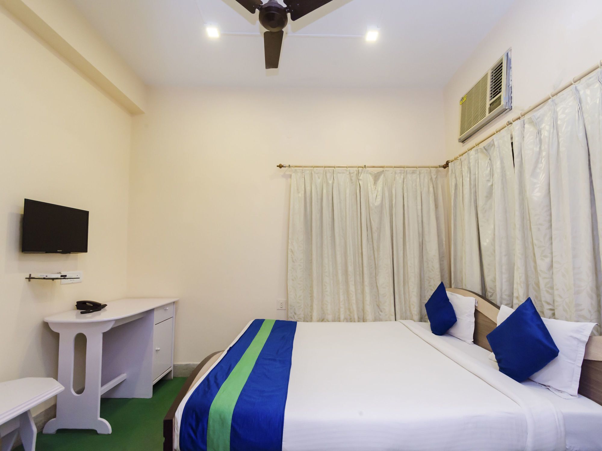 Oyo 8998 Hotel Aayash Liluāh Esterno foto