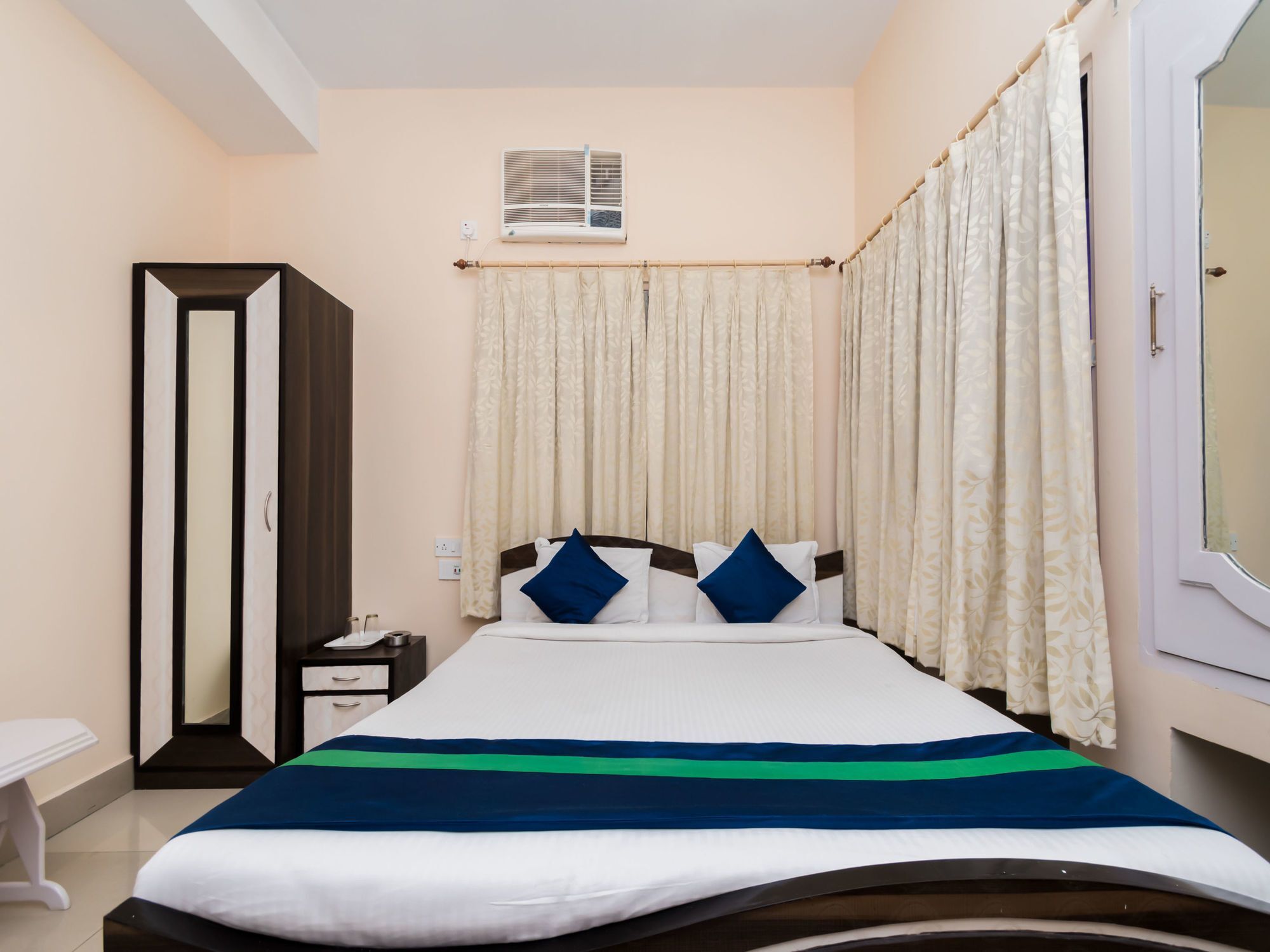Oyo 8998 Hotel Aayash Liluāh Esterno foto