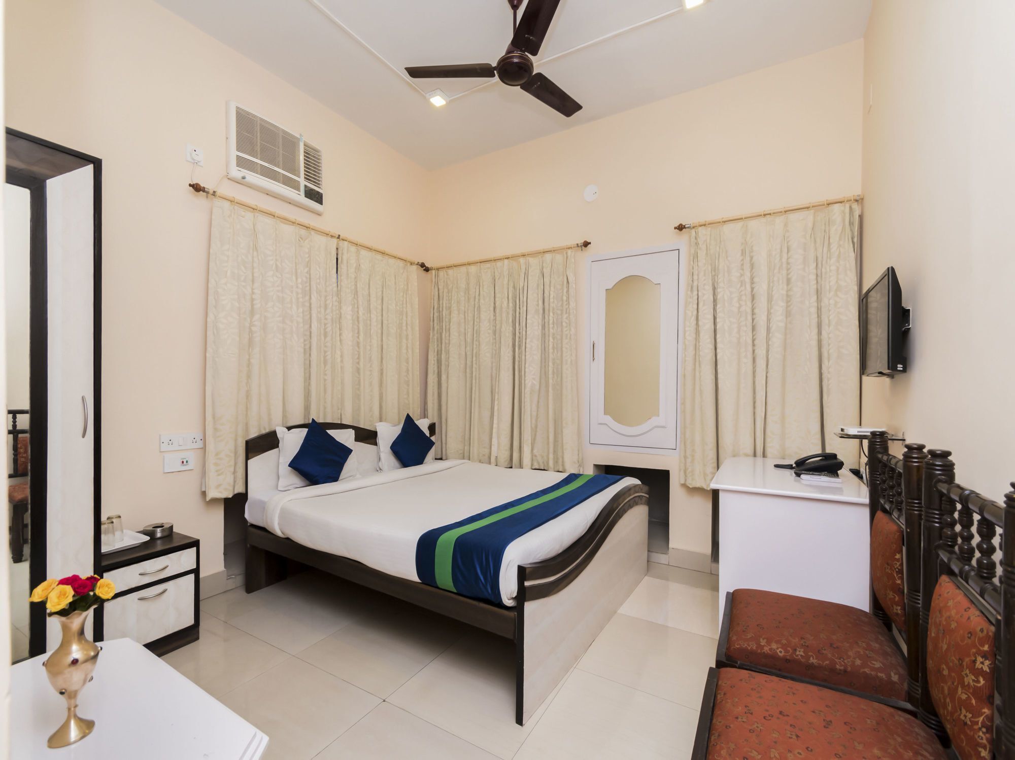 Oyo 8998 Hotel Aayash Liluāh Esterno foto