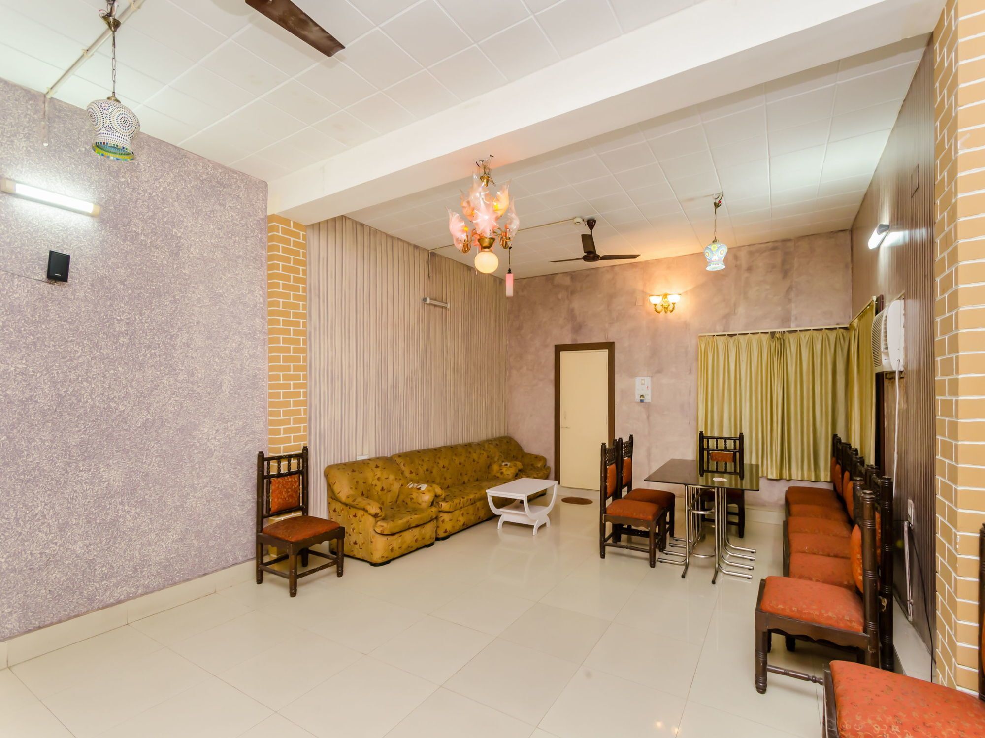 Oyo 8998 Hotel Aayash Liluāh Esterno foto