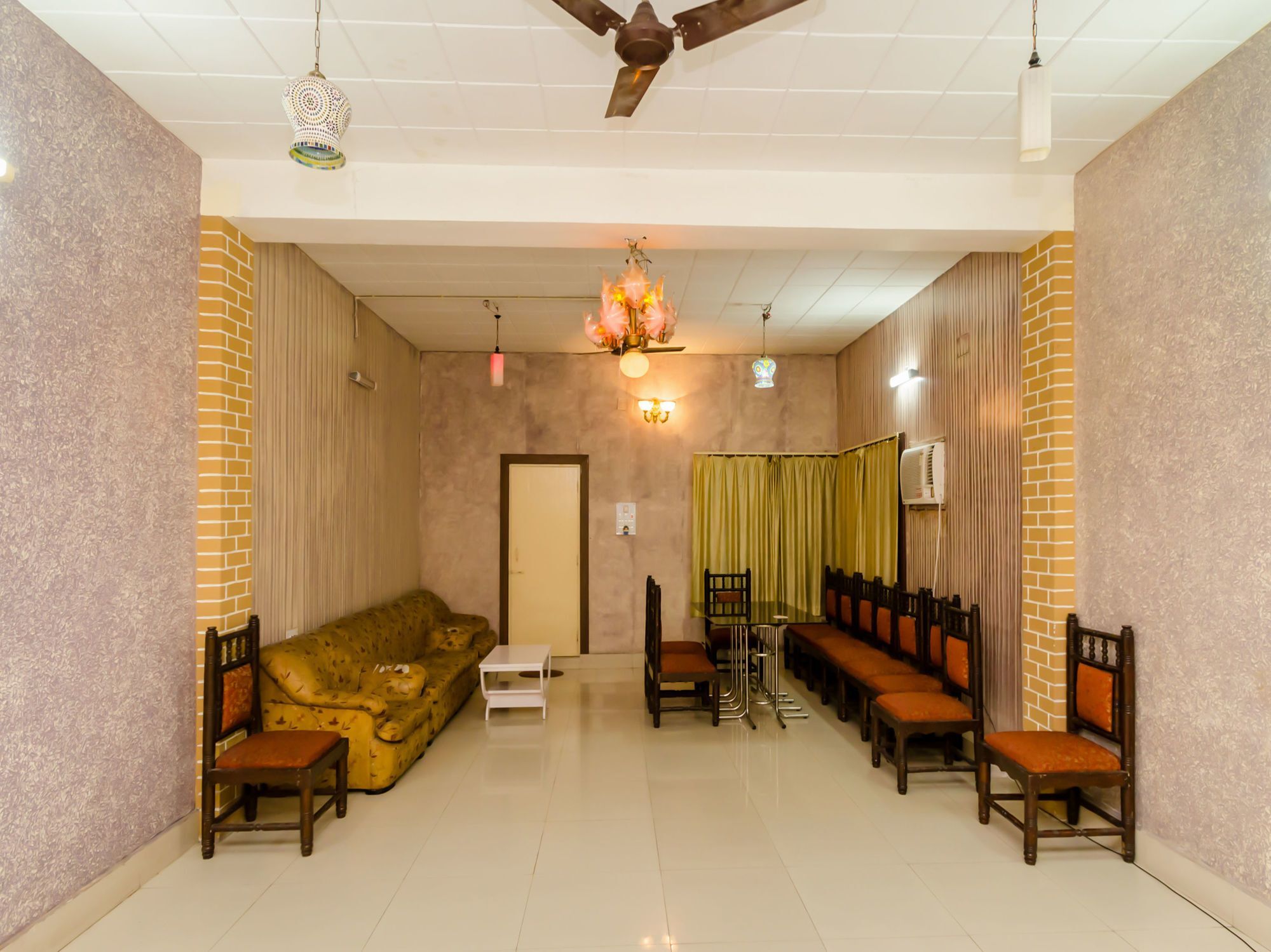 Oyo 8998 Hotel Aayash Liluāh Esterno foto